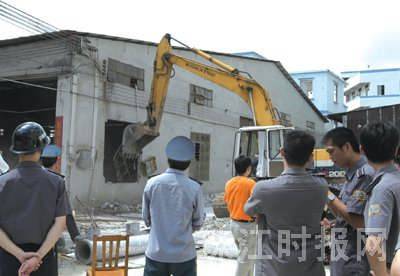 供應拆除廢舊廠房、酒店賓館室內(nèi)外裝潢與廣告牌拆除工程 昆山與蘇州專業(yè)服務解析